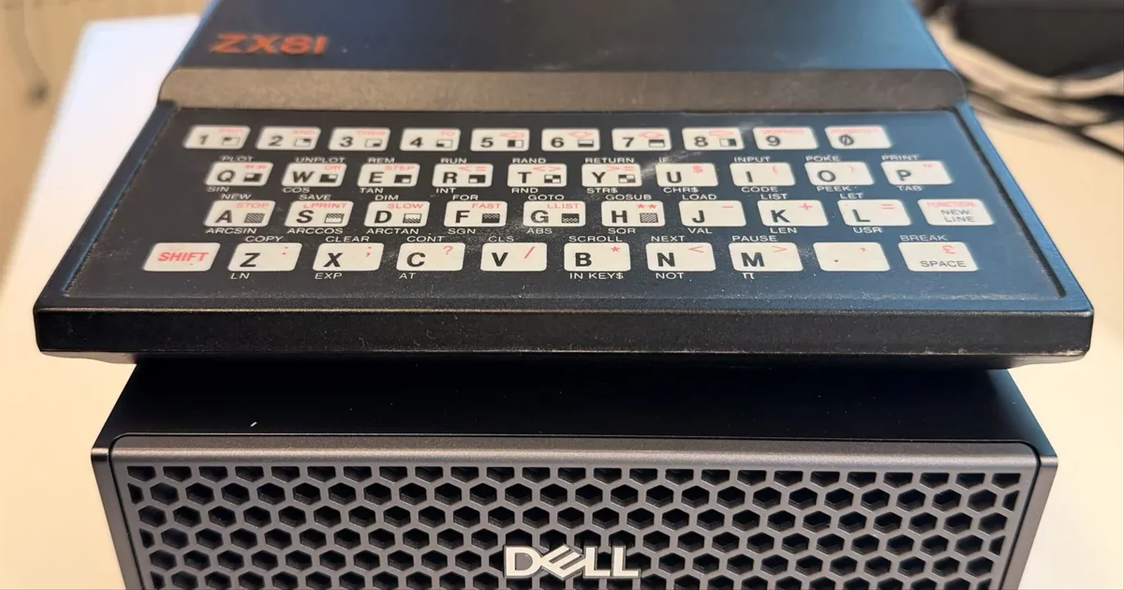 Sinclair ZX81 und DELL Pro Max GB10